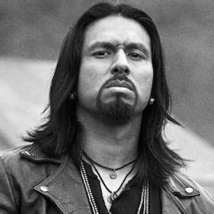 Leigh Kakaty (Singer) Wikipedia, Biography, Age, Height, Weight, Girlfriend, Net Worth, Family, Career, Facts